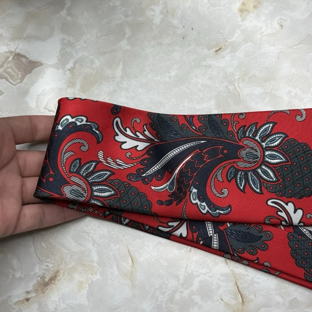 NWOT Stanford Silk Tie Red &‎ Navy Print 3 5/8